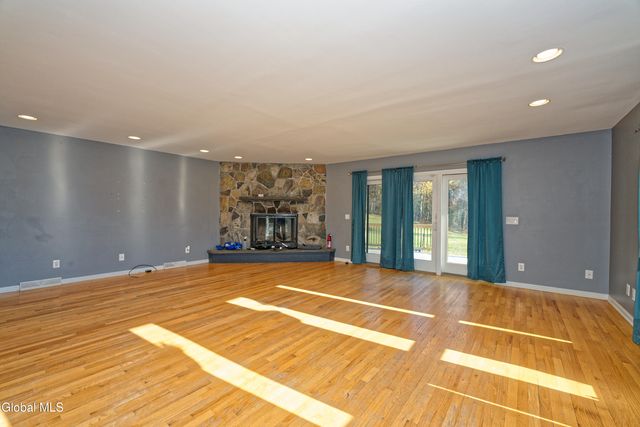 1243 Waters Road, Glenville, NY 12302