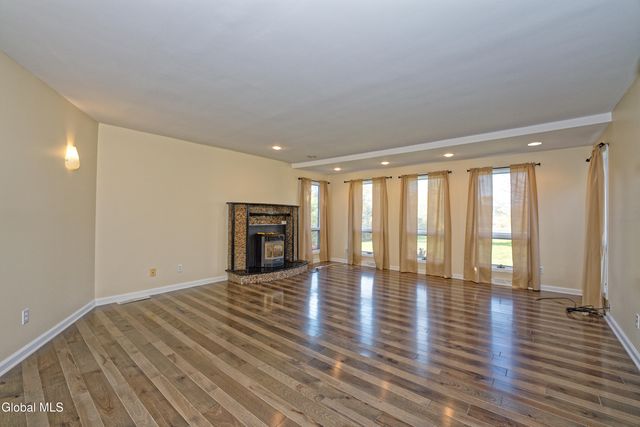 1243 Waters Road, Glenville, NY 12302