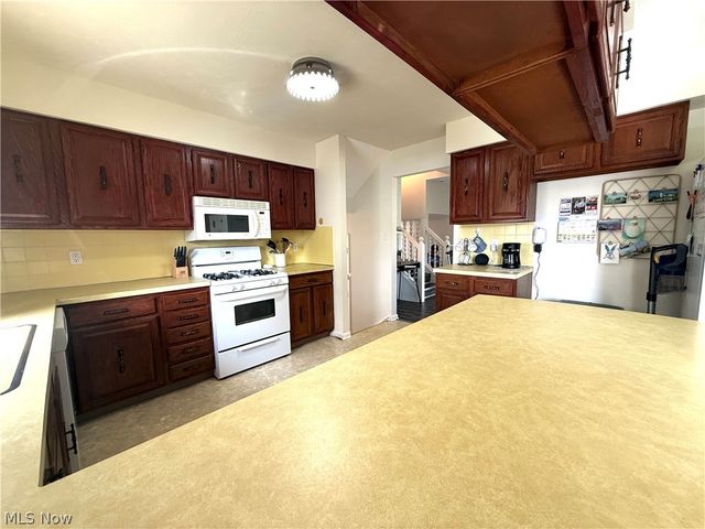 72 Heritage Drive, Tallmadge, OH 44278