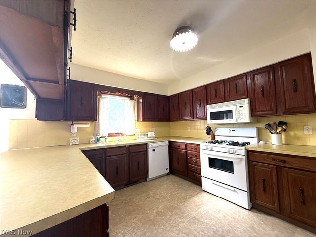 72 Heritage Drive, Tallmadge, OH 44278