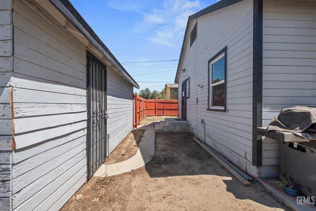 300 Beardsley Avenue, Bakersfield, CA 93308