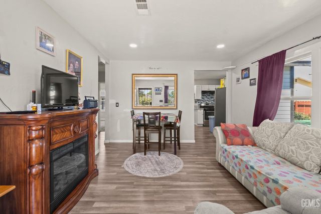 300 Beardsley Avenue, Bakersfield, CA 93308