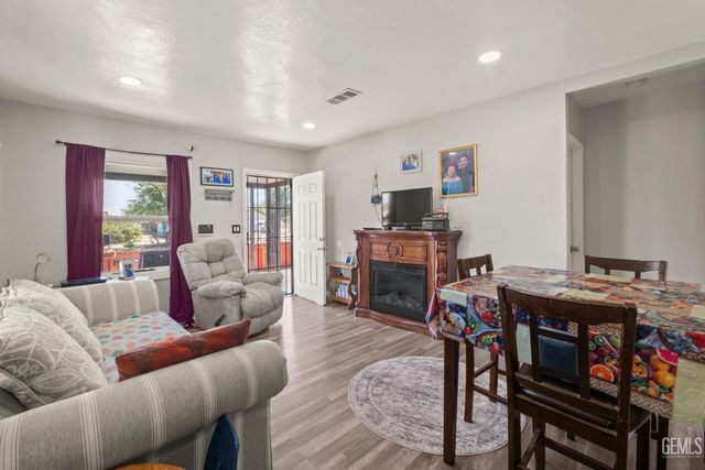 300 Beardsley Avenue, Bakersfield, CA 93308
