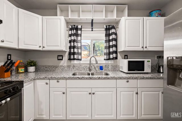 300 Beardsley Avenue, Bakersfield, CA 93308