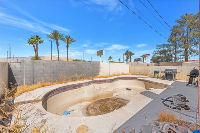 1928 Harvest Drive, Las Vegas, NV 89108