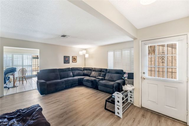 1928 Harvest Drive, Las Vegas, NV 89108