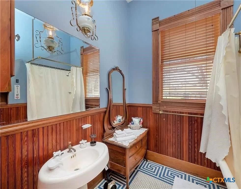 Image 10 of property listing at 11900 Fm 1660, Hutto, TX 78634