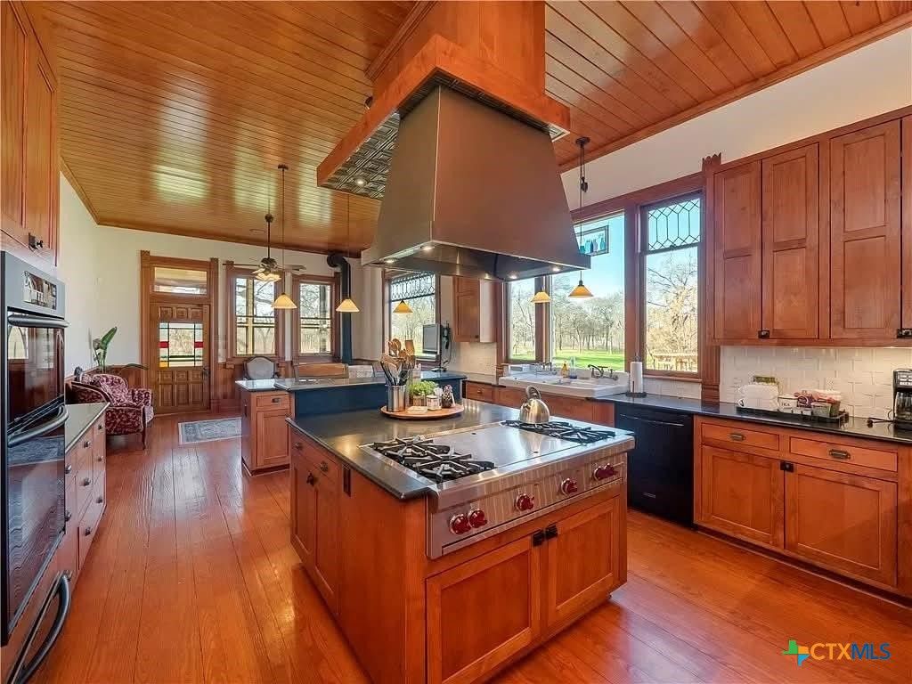 Image 12 of property listing at 11900 Fm 1660, Hutto, TX 78634