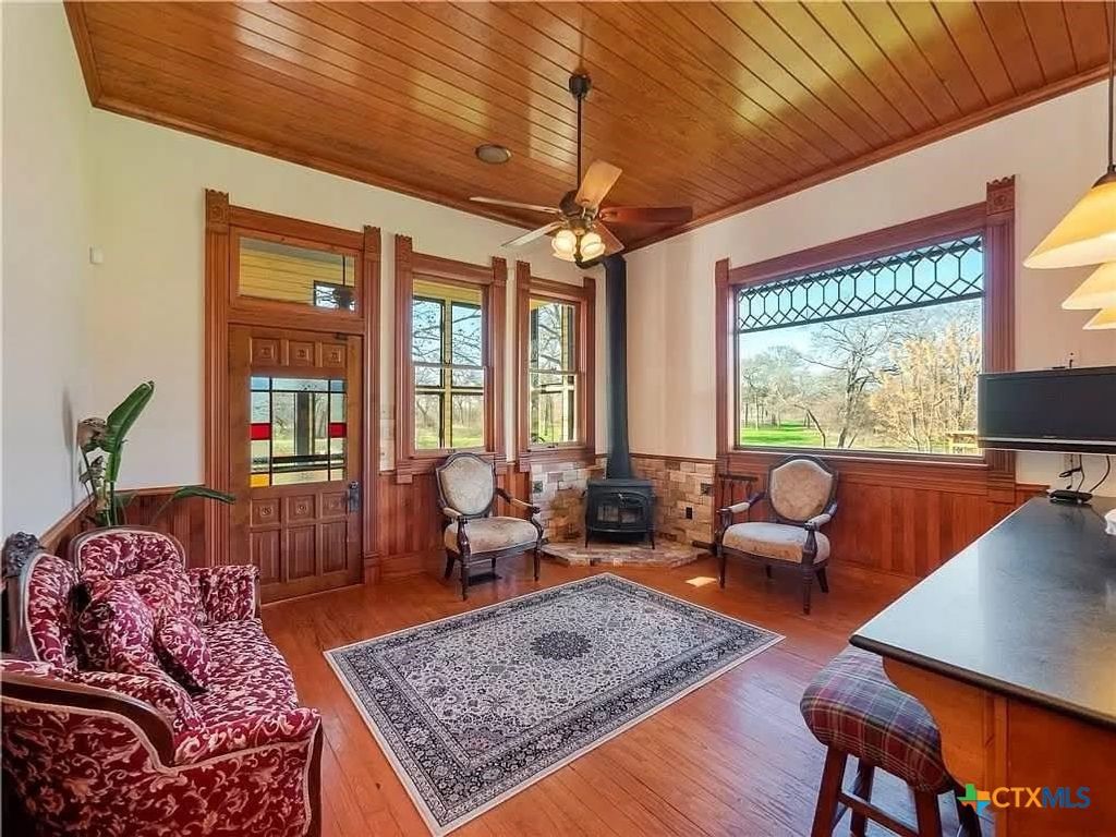 Image 15 of property listing at 11900 Fm 1660, Hutto, TX 78634