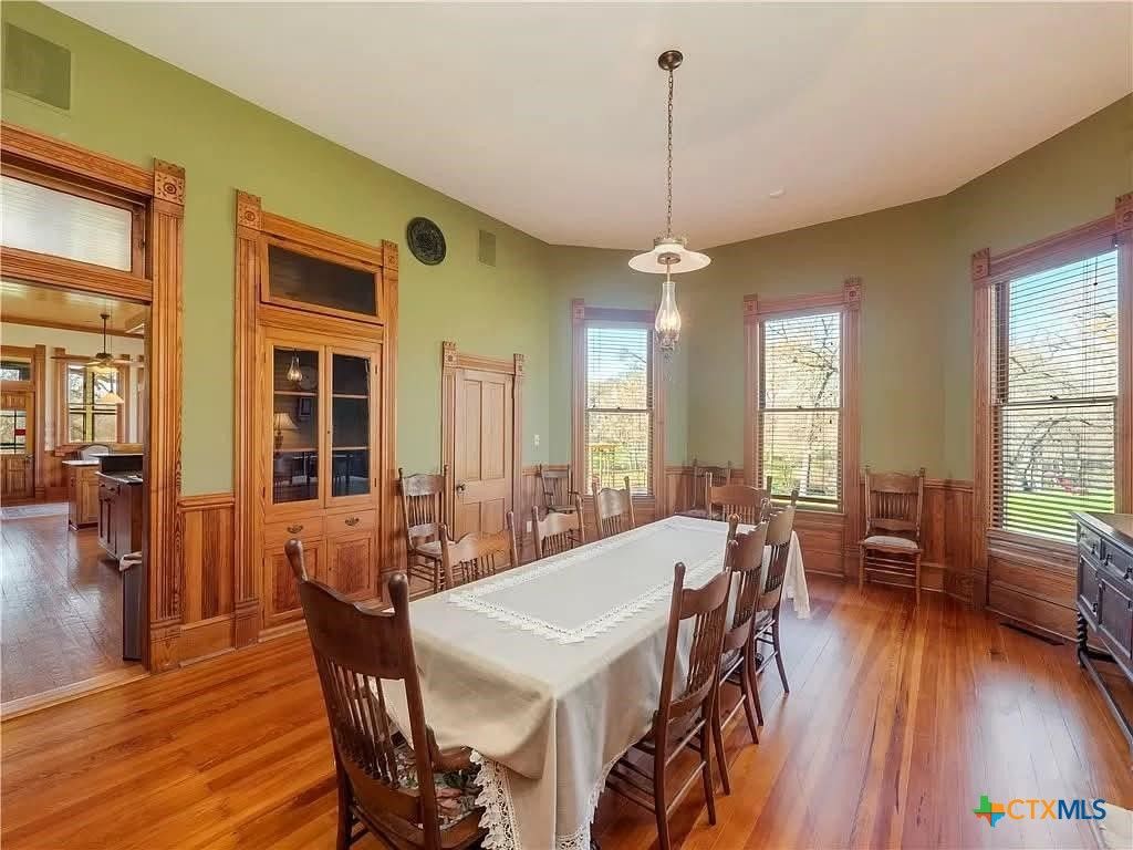 Image 16 of property listing at 11900 Fm 1660, Hutto, TX 78634
