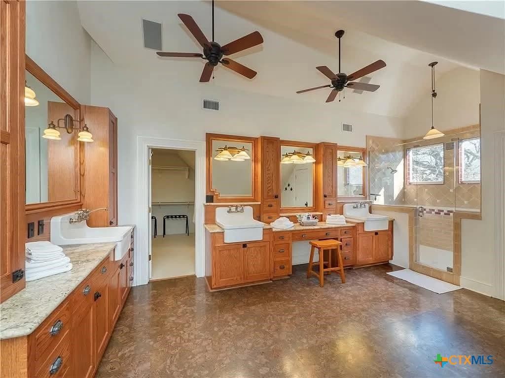Image 20 of property listing at 11900 Fm 1660, Hutto, TX 78634