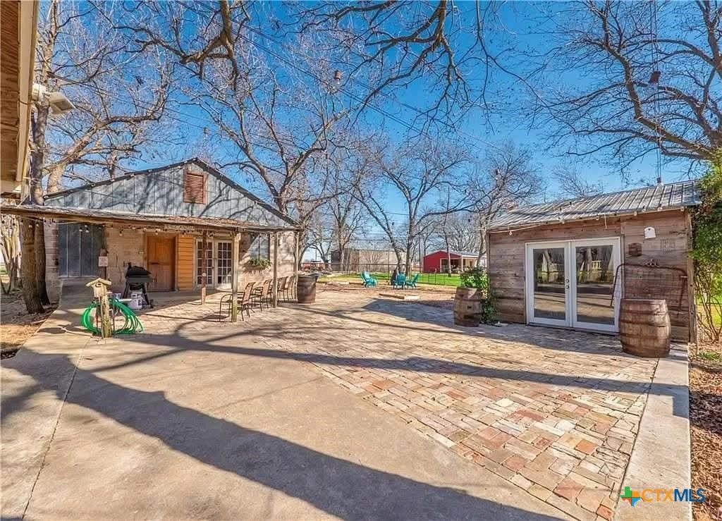 Image 22 of property listing at 11900 Fm 1660, Hutto, TX 78634