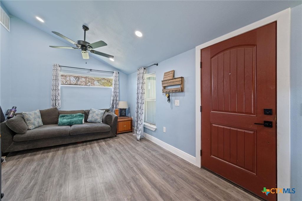 Image 27 of property listing at 11900 Fm 1660, Hutto, TX 78634