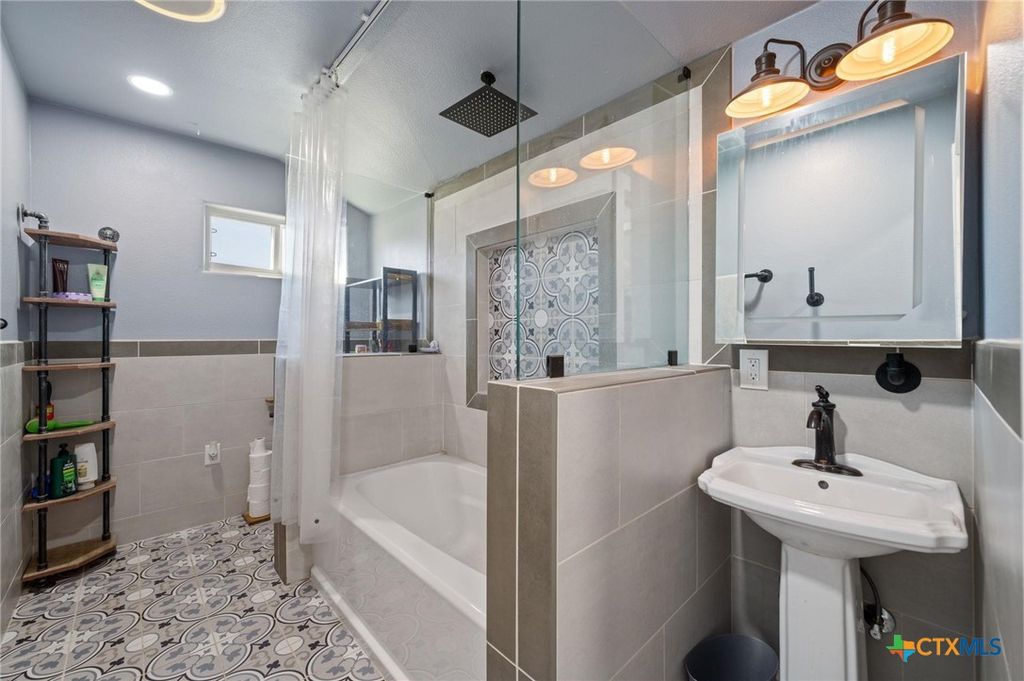 Image 28 of property listing at 11900 Fm 1660, Hutto, TX 78634