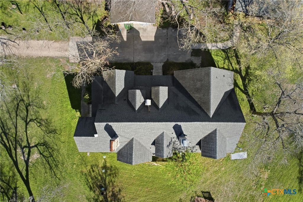 Image 4 of property listing at 11900 Fm 1660, Hutto, TX 78634