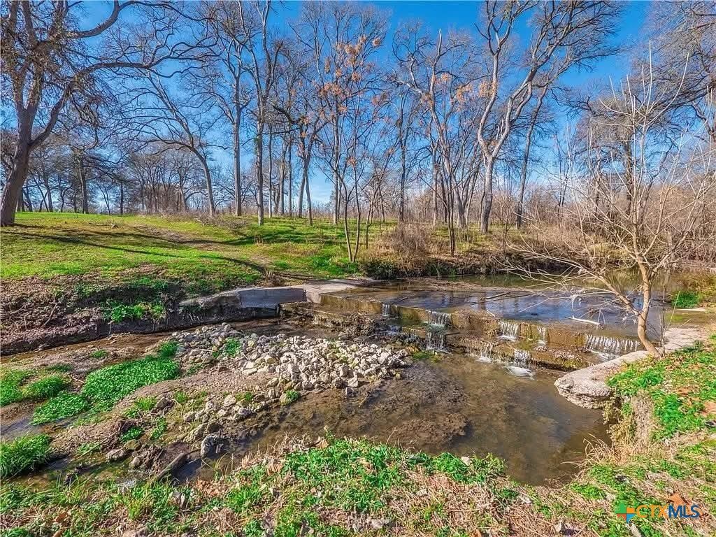 Image 40 of property listing at 11900 Fm 1660, Hutto, TX 78634