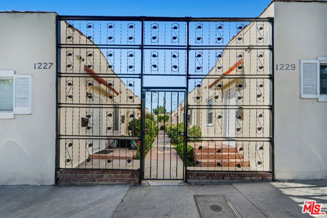 1229 N Fairfax Avenue, West Hollywood, CA 90046