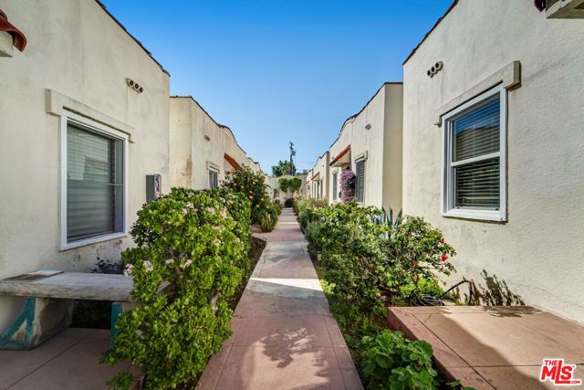 1229 N Fairfax Avenue, West Hollywood, CA 90046