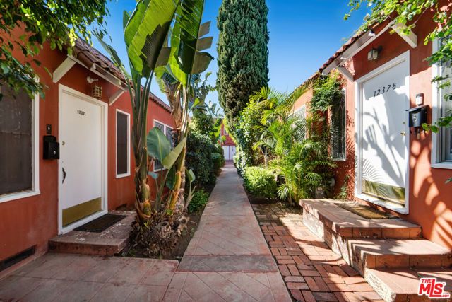 1229 N Fairfax Avenue, West Hollywood, CA 90046