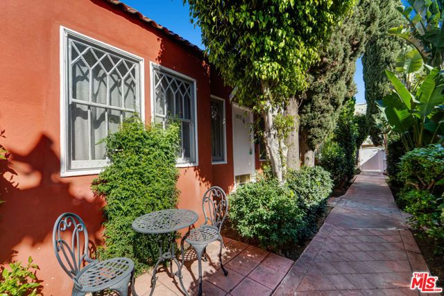 1229 N Fairfax Avenue, West Hollywood, CA 90046