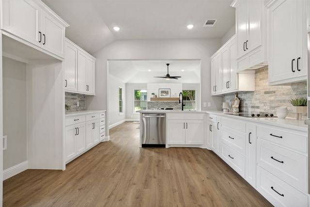 4110 Country Lane, Granbury, TX 76048