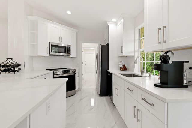 198 Brier Circle, Jupiter, FL 33458
