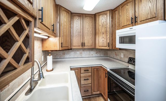 135 Viking Drive E 102, Little Canada, MN 55117