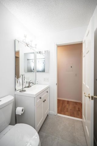 135 Viking Drive E 102, Little Canada, MN 55117