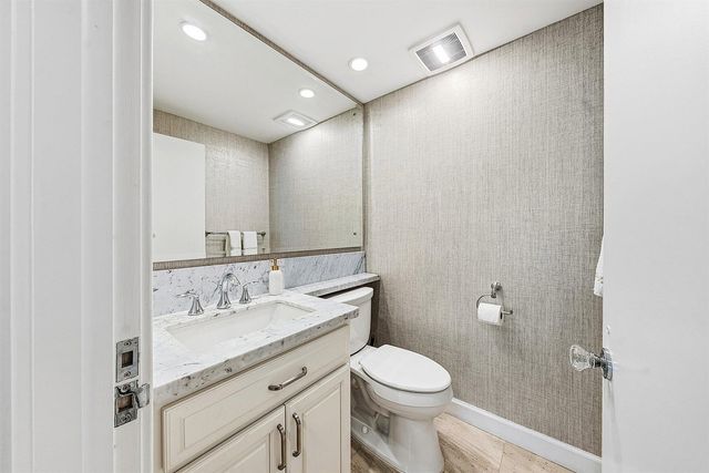 2001 SE Sailfish Point Boulevard 313, Stuart, FL 34996