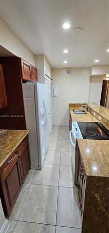 5352 NE 6th Avenue G9, Oakland Park, FL 33334