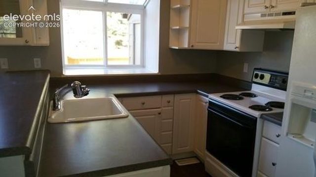 6853 Mountain Top Lane, Colorado Springs, CO 80919