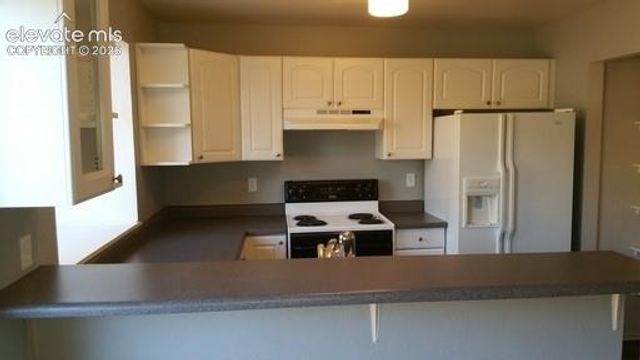 6853 Mountain Top Lane, Colorado Springs, CO 80919