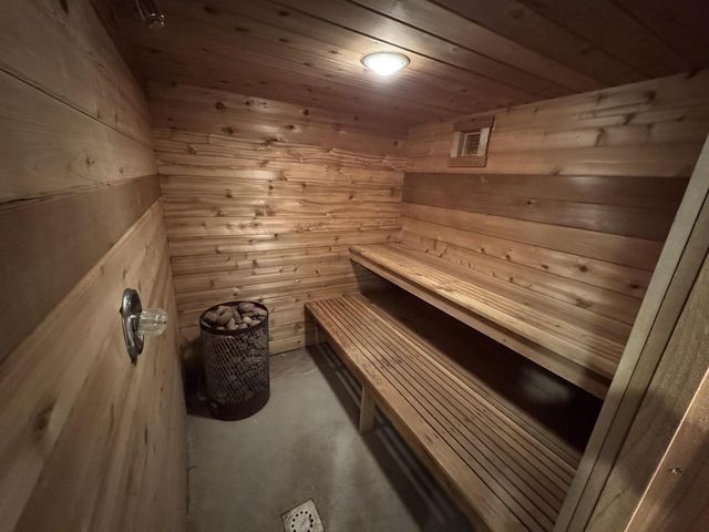 825 MICHAEL STREET, Kingsford, MI 49802