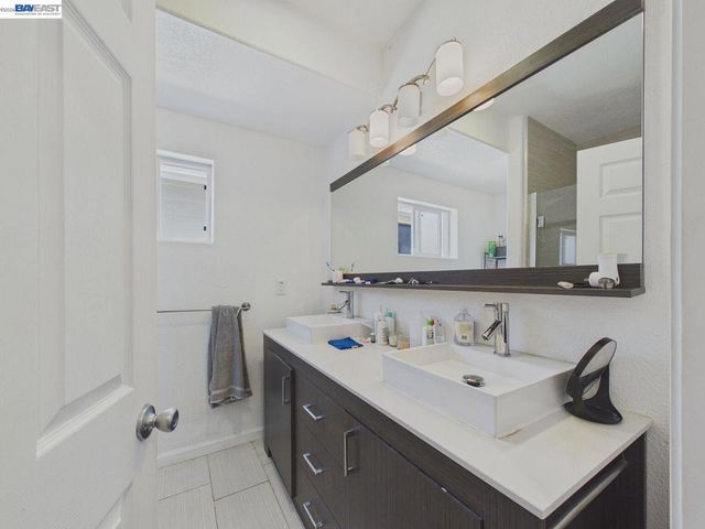 1241 1241B Ashby Ave, Berkeley, CA 94702