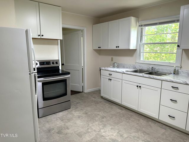 2200 East 7th Avenue, Johnson City, TN 37601