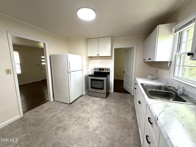 2200 East 7th Avenue, Johnson City, TN 37601
