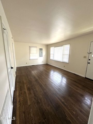 2200 East 7th Avenue, Johnson City, TN 37601