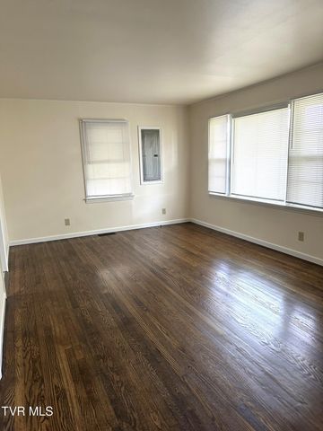 2200 East 7th Avenue, Johnson City, TN 37601
