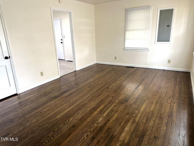 2200 East 7th Avenue, Johnson City, TN 37601