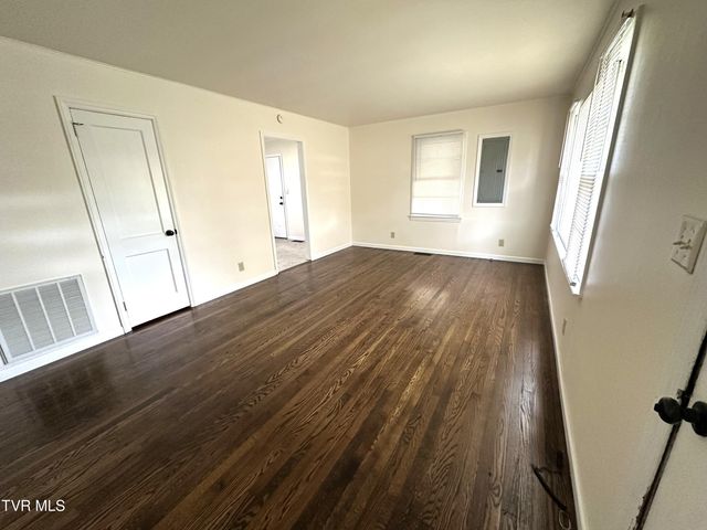 2200 East 7th Avenue, Johnson City, TN 37601