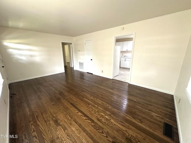 2200 East 7th Avenue, Johnson City, TN 37601