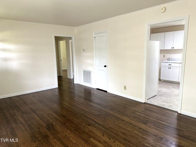 2200 East 7th Avenue, Johnson City, TN 37601