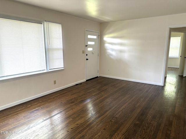 2200 East 7th Avenue, Johnson City, TN 37601