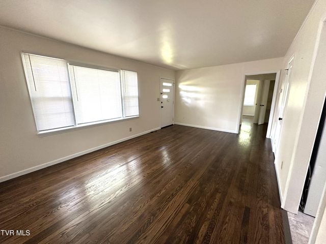 2200 East 7th Avenue, Johnson City, TN 37601