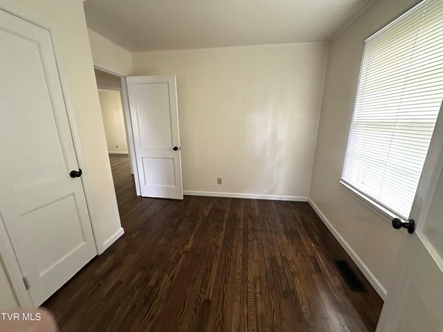 2200 East 7th Avenue, Johnson City, TN 37601