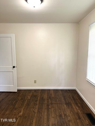 2200 East 7th Avenue, Johnson City, TN 37601