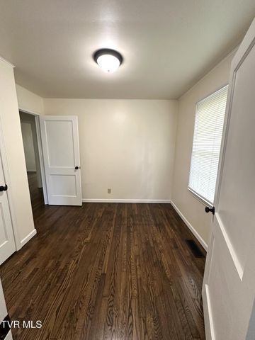 2200 East 7th Avenue, Johnson City, TN 37601