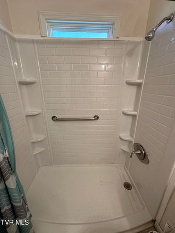 2200 East 7th Avenue, Johnson City, TN 37601