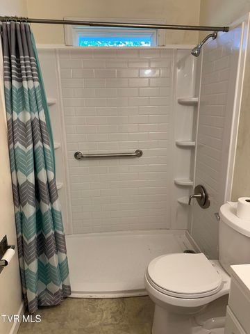 2200 East 7th Avenue, Johnson City, TN 37601