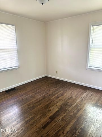 2200 East 7th Avenue, Johnson City, TN 37601